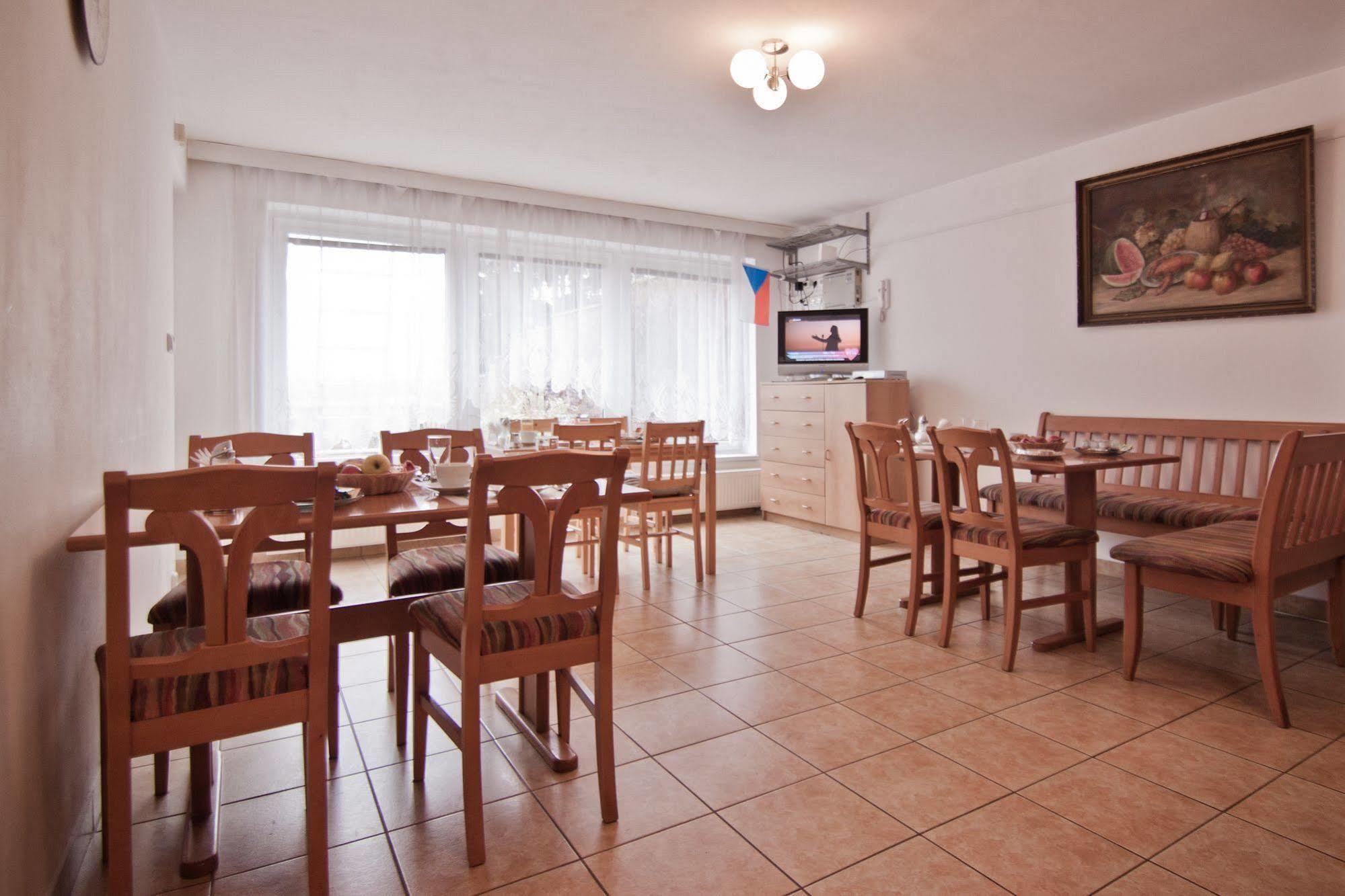 Pension Nika Prag Dış mekan fotoğraf